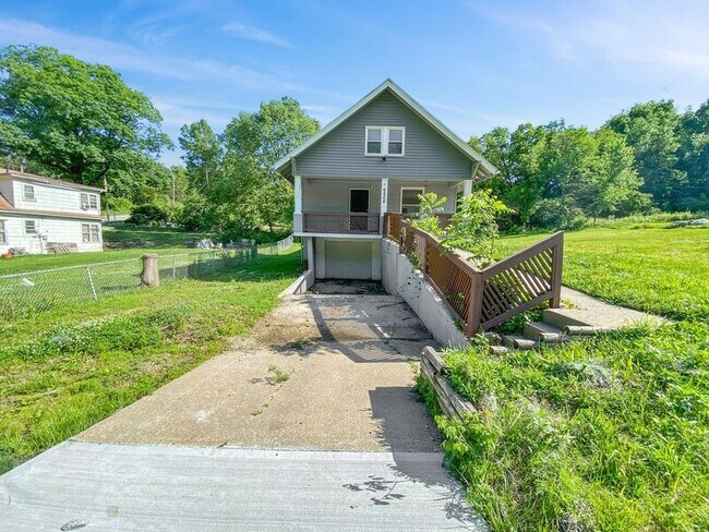 Photo - 6608 E 67th St House