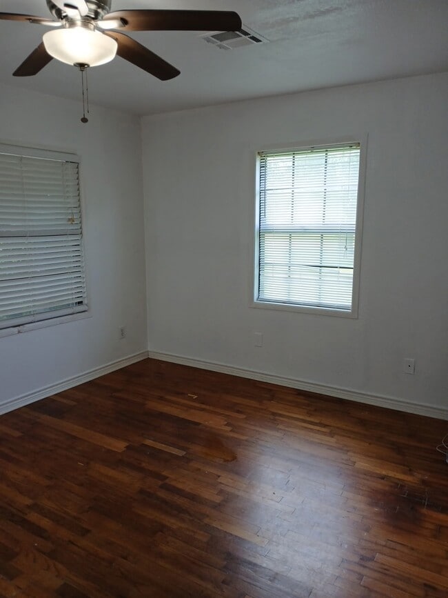 Photo - 1802 N Avenue Q
