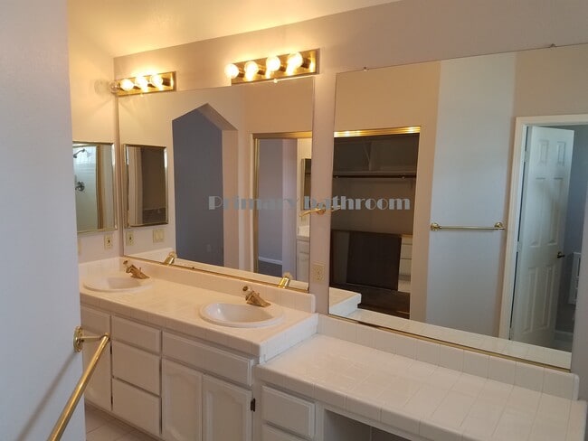 Photo - 105 Kilcairn Ct