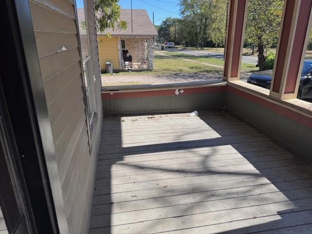 Photo - 834 Graham St