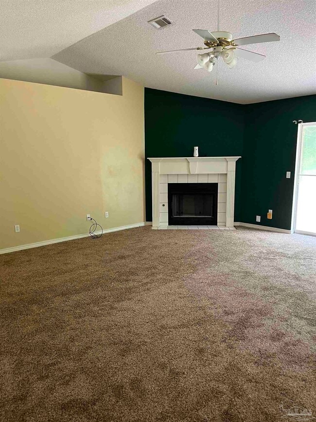 571 Riola Pl