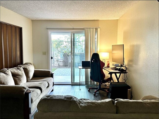 Photo - 1145 Murray Ave Unidad 1