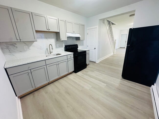 Photo - Remodeled 3bd/1.5 bath House with Rear yar...