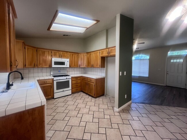 Photo - 1900 Modoc Ave