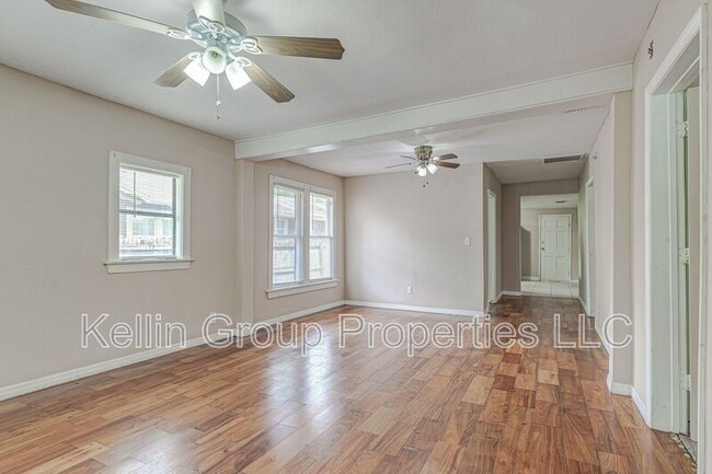 Photo - 536 W Belmar St