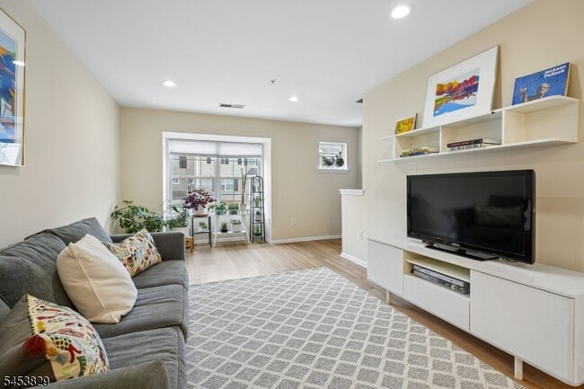 55 Greenbrook Dr