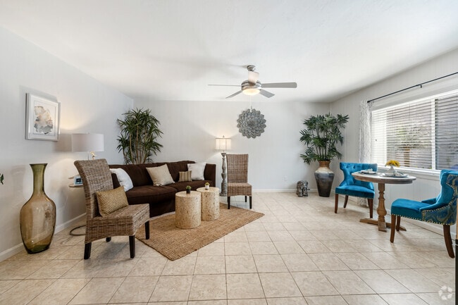 Venus - 2BR, 1BA - 925SF - Living Room/Dining Room - Topaz Grove