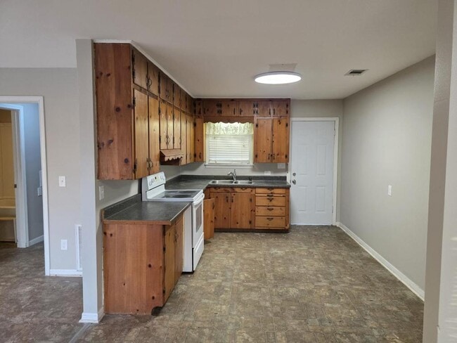 Photo - 555 S 9th St