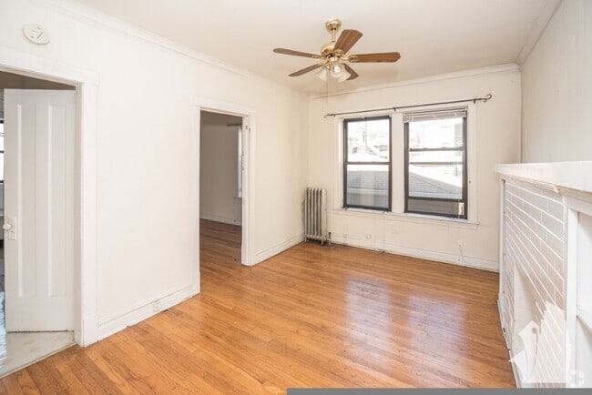 Building Photo - 2612 W Gunnison St Unit 2610-2R Rental