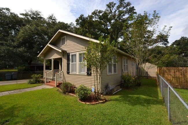 Photo - Location! Location! Adorable 2 bedroom, 1 bath home near Zachary High