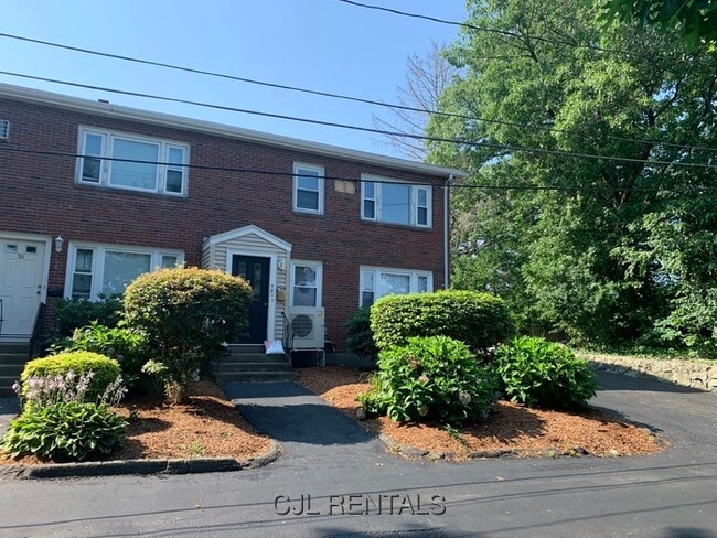 Building Photo - 48-58 Edge Hill Rd Unit A