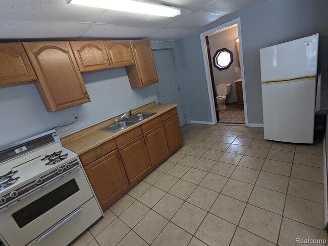 Photo - 965 Walton - Studio