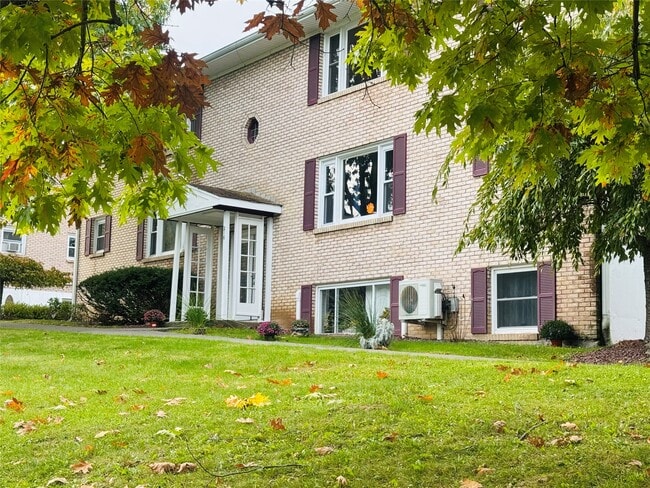 Building Photo - 300 Rano Blvd Unit 6