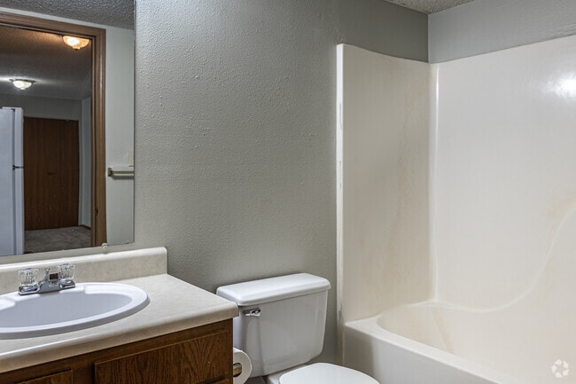 1BR, 1BA - 600SF