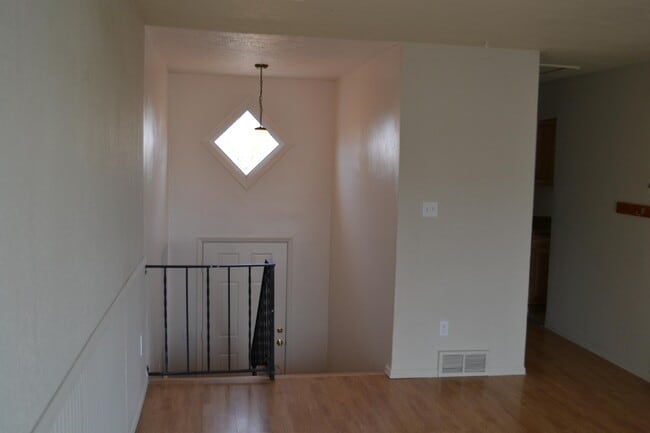 Photo - 528 Campbell Way
