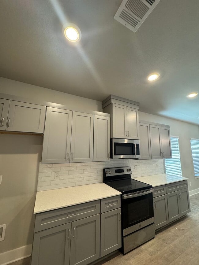 Photo - MOVE IN READY - 3/2/2 - GODLEY ISD