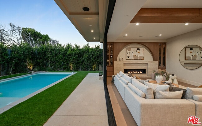 Photo - 565 Toyopa Dr