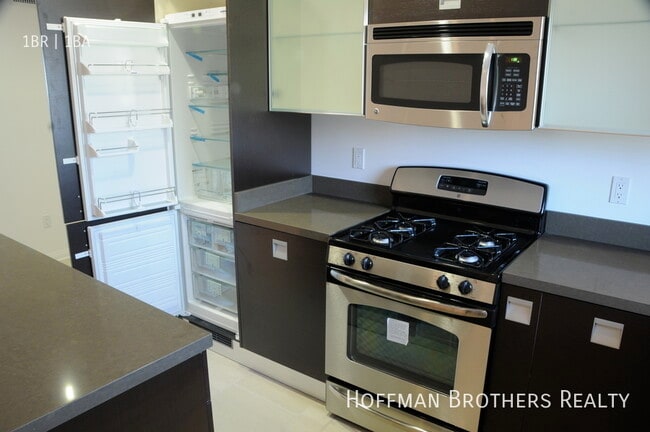 Building Photo - 1418 N Poinsettia Pl Unit 6 Rental