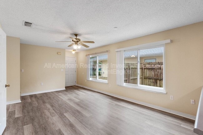 Photo - 104 Hydac Rd