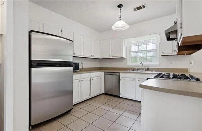 Photo - Room in House on Brooks Dr