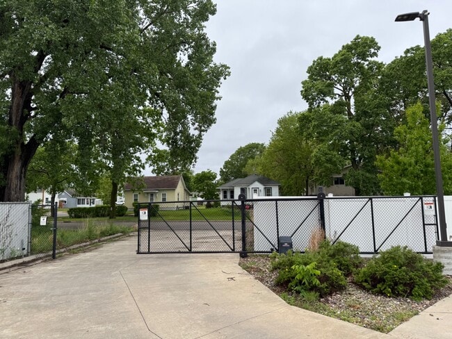 Photo - 922 Charles St.