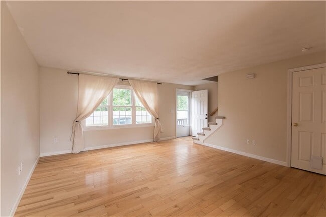 Photo - 5804 Post Rd