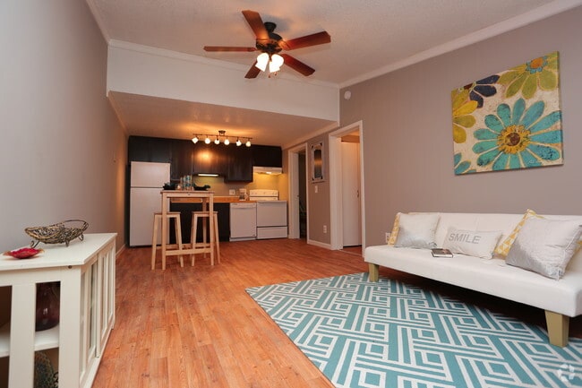 1BR, 1BA -564SF-Newly Renovated - Southlake Cove