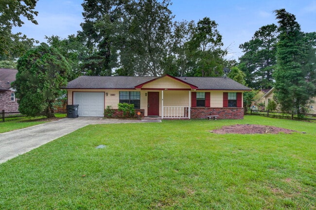 Building Photo - 106 Carriage Ct