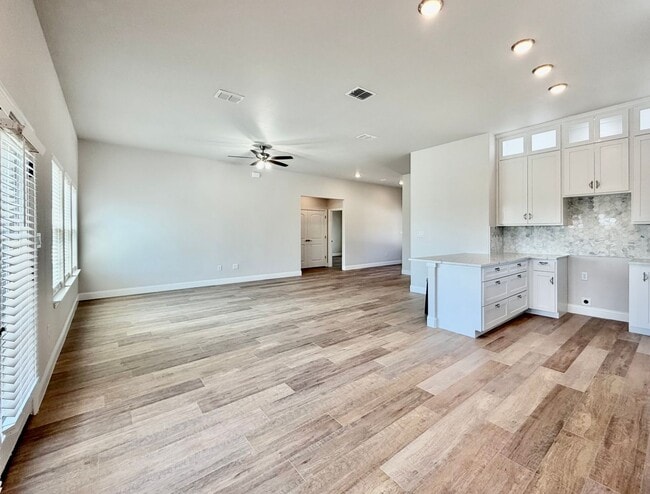 Photo - Brand New Showstopper!