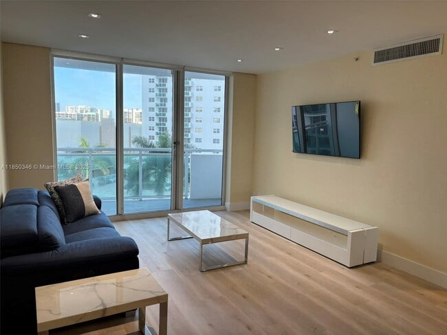 Building Photo - 3001 S Ocean Dr Unit 639 Rental
