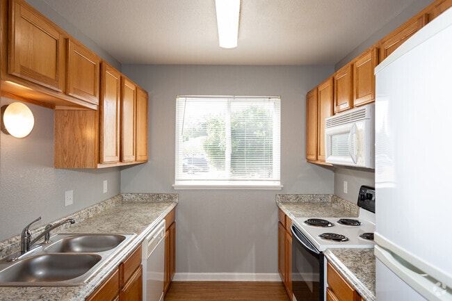 3BR, 2BA - 1350 SF