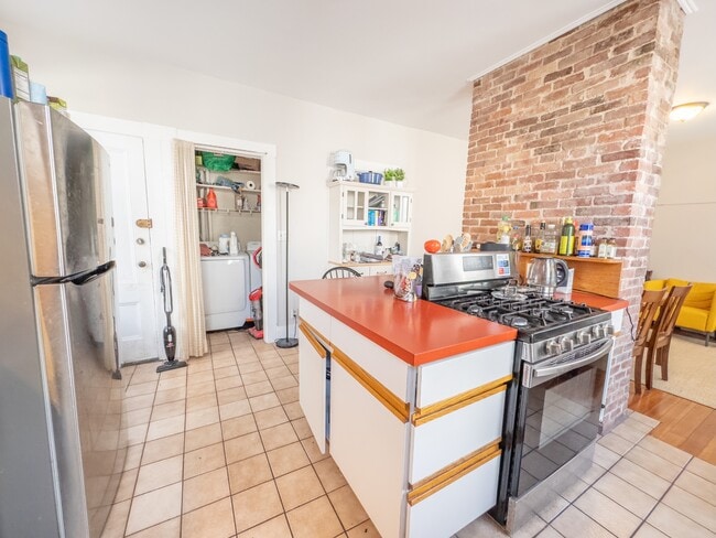 Photo - 589 Franklin St