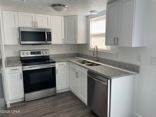 Photo - 2712 E 17th St