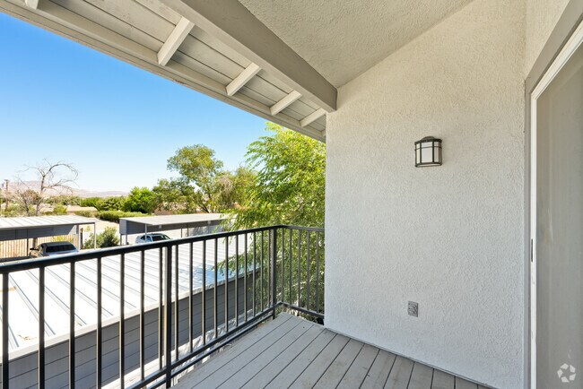 2BR, 2BA - 950SF - Balcony