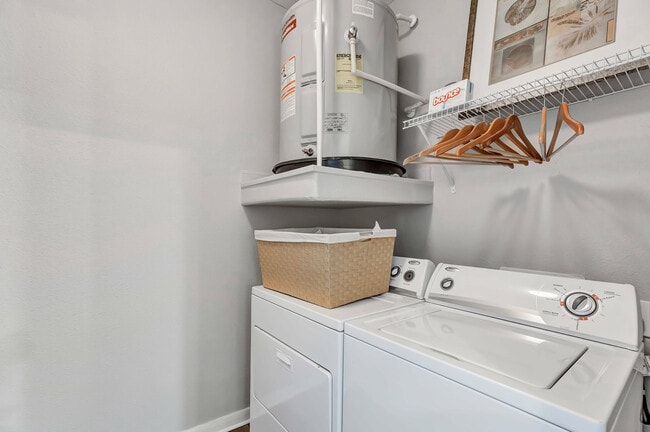 Cómodas comodidades de lavandería en la unidad - Amalfi at Tuscan Lakes
