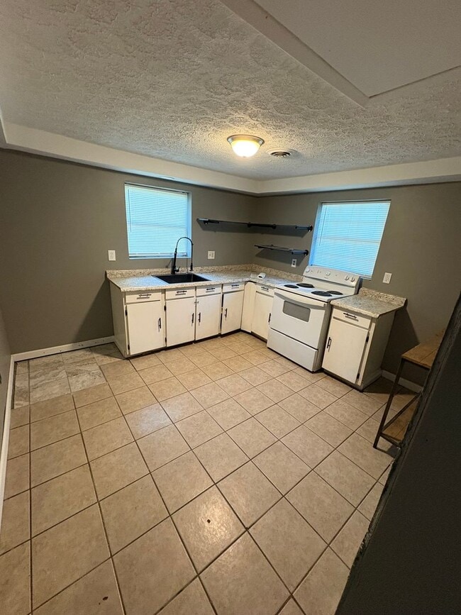 Photo - Knoxville 37912 - 3 bedroom, 1 bath home -...