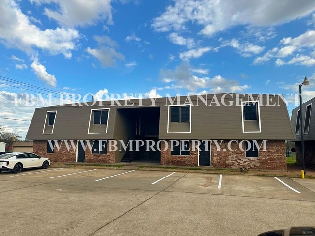 Photo - Willow Court Apartments, Unit 101 - Cozy 2 Bedroom, 1 Bathroom Downstairs Home in Mexia, TX! Unit 101