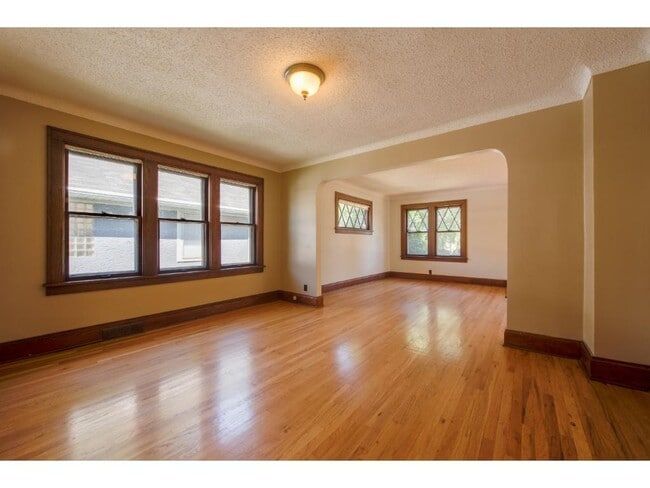 Photo - 1674 St Clair Ave