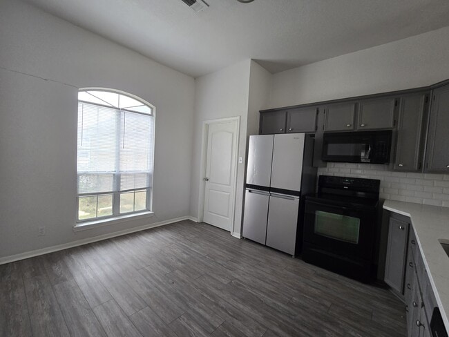 Photo - 4010 Tyler Trail