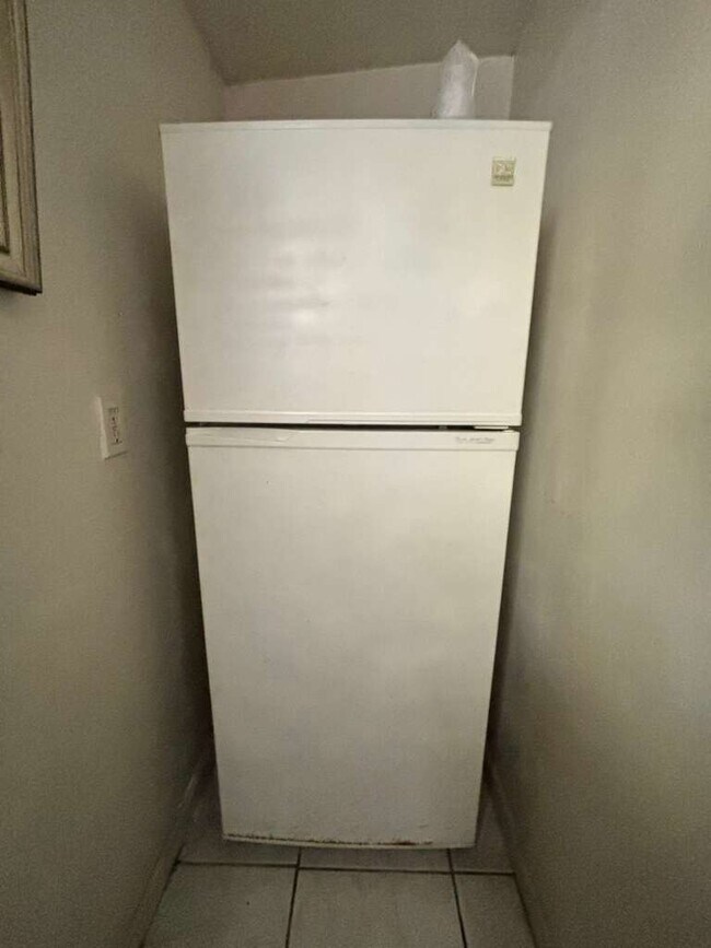 Photo - 1001 NE 212th Ter Unit Efficiency
