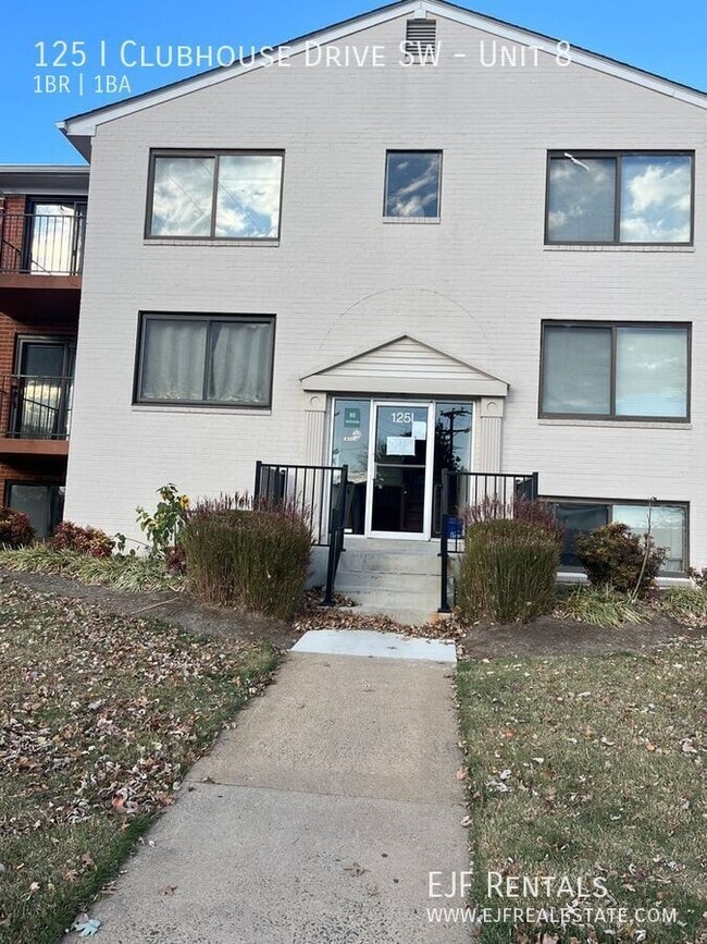 Building Photo - 125 Clubhouse Dr SW Unit 8