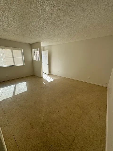 Move In Special! 
2553 Glen- 2bd 1 bath