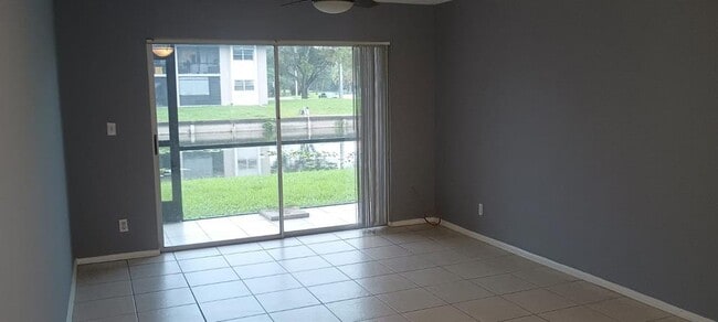Building Photo - 8040 Colony Cir N Rental