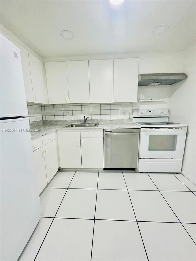 Building Photo - 13499 Biscayne Blvd Unit 1613