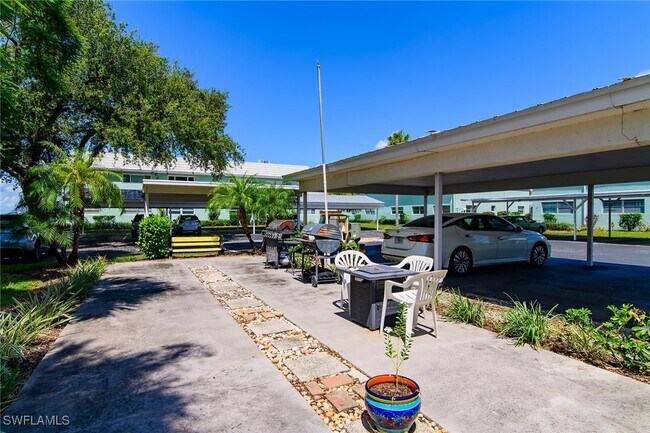 Photo - 3225 E Riverside Dr