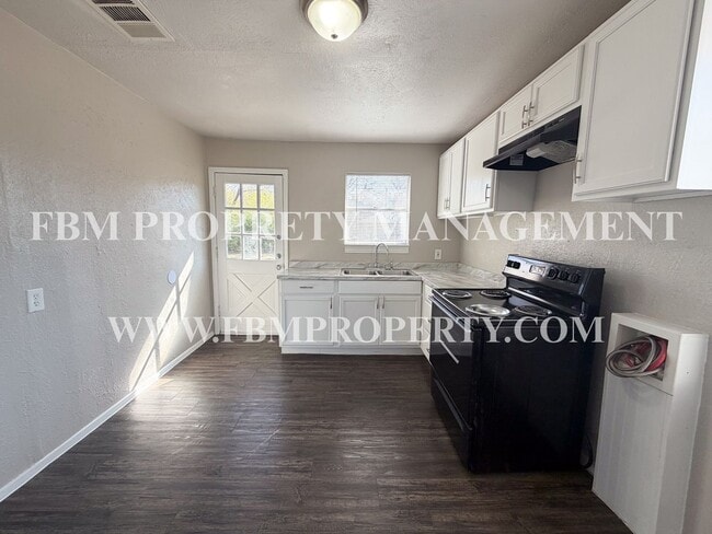 Photo - 410 N Flat St