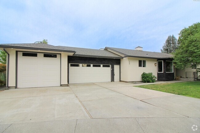 Building Photo - 5 Bed/3 Bath House in Kennewick Canyon Lakes