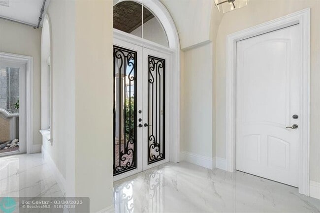 Photo - 549 NE 19th Ave