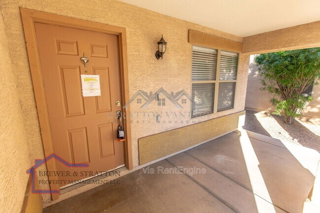 Photo - 2102 E Spruce Dr