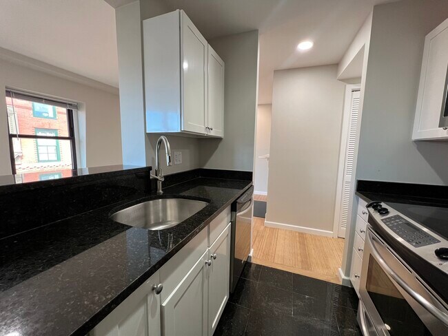 Photo - 1661 Washington St